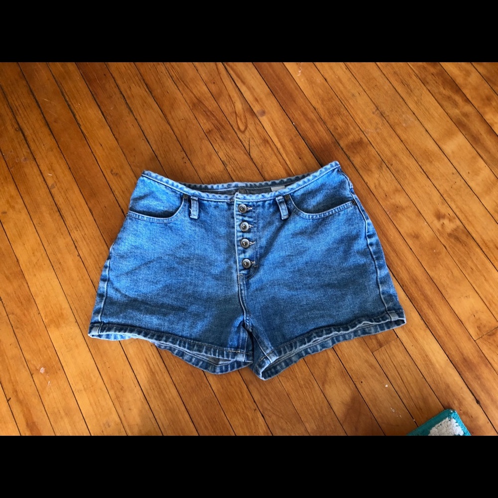 VINTAGE DENIM SHORTS